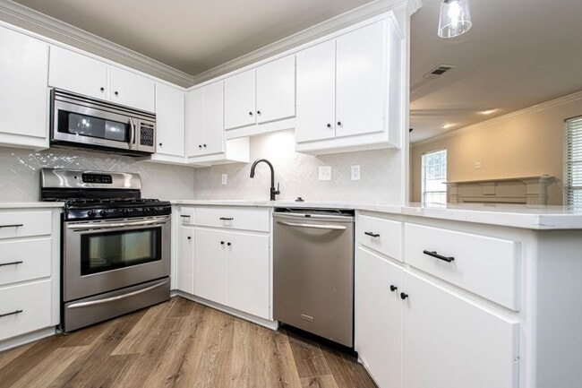 Building Photo - 23 Pamela Ln