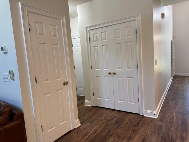 Building Photo - 4913 Green Pointe Way NE