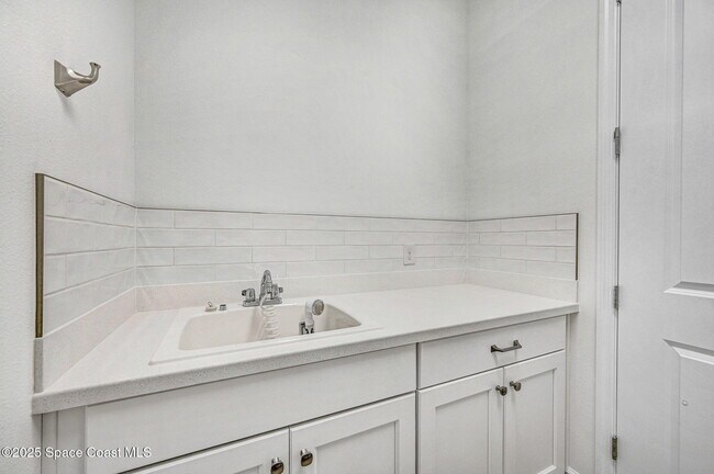 Building Photo - 8614 Catalissa Ave