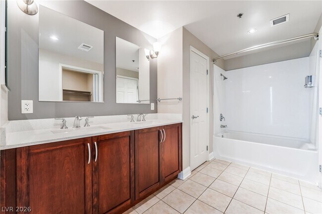 Building Photo - 150 S Las Vegas Blvd