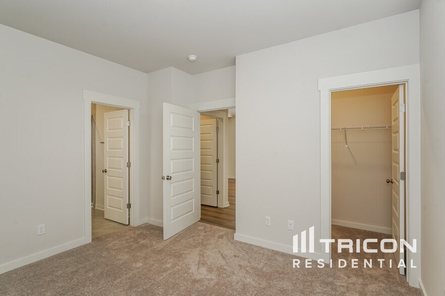 Building Photo - 6405 Lake Run Ct