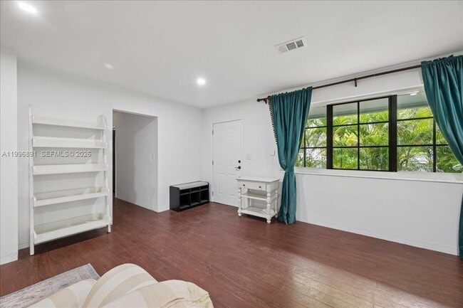 Building Photo - 3490 William Ave