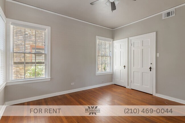 Building Photo - 336 E Lullwood Ave