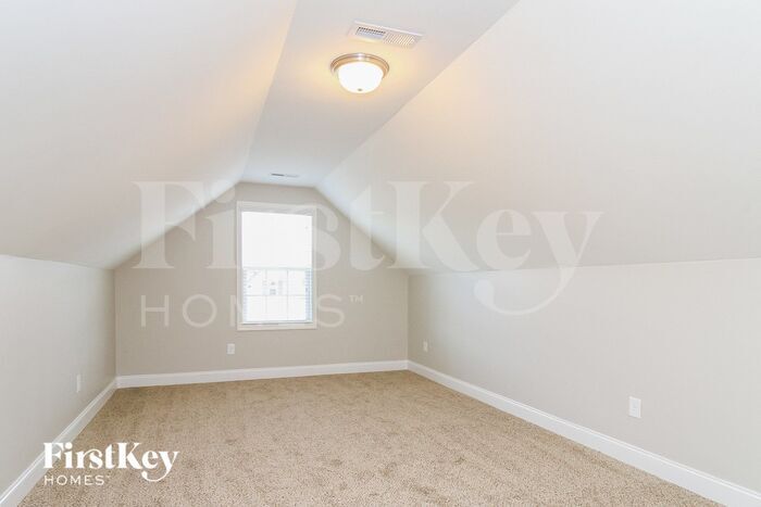 Building Photo - 744 Breeders Cup Dr