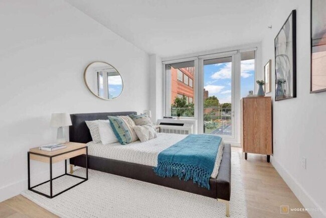 Building Photo - 1 bedroom in Long Island City NY 11106