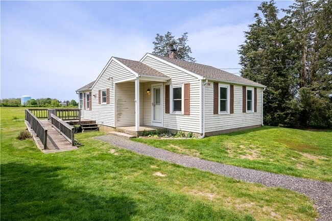 Primary Photo - 44 Paquins Ln