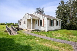 Building Photo - 44 Paquins Ln