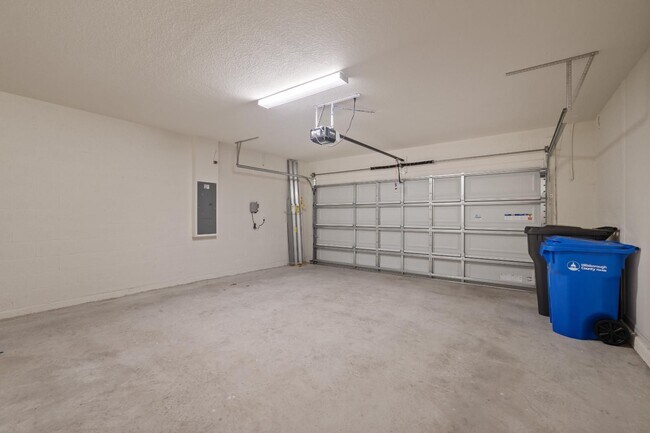 Building Photo - Newer Construction! 4 Beds/2.5 Baths!