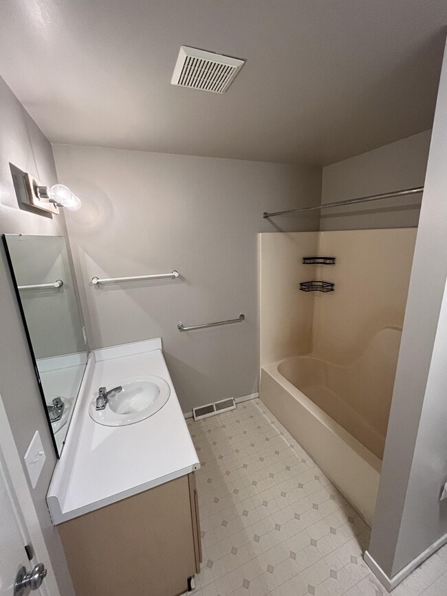 Building Photo - 7992 Green Meadow Ct
