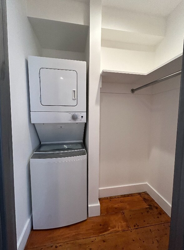 Building Photo - 233 1st St