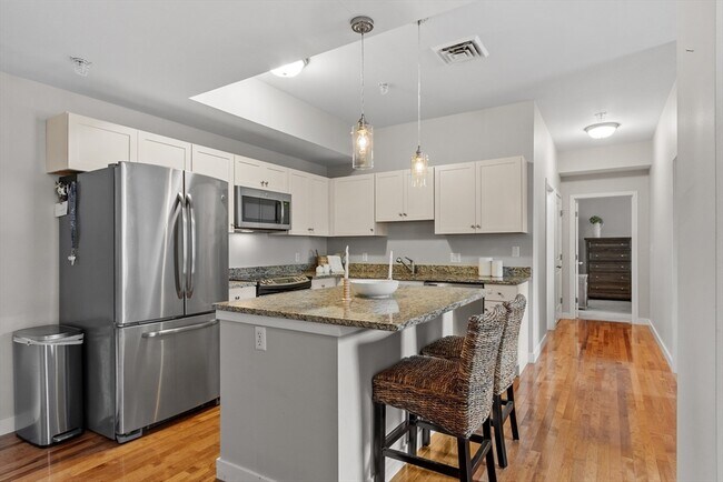 Building Photo - 99 Essex St