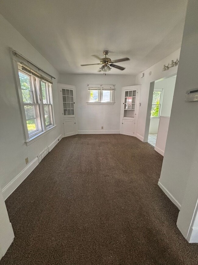Building Photo - 3bd Single Cash Pay