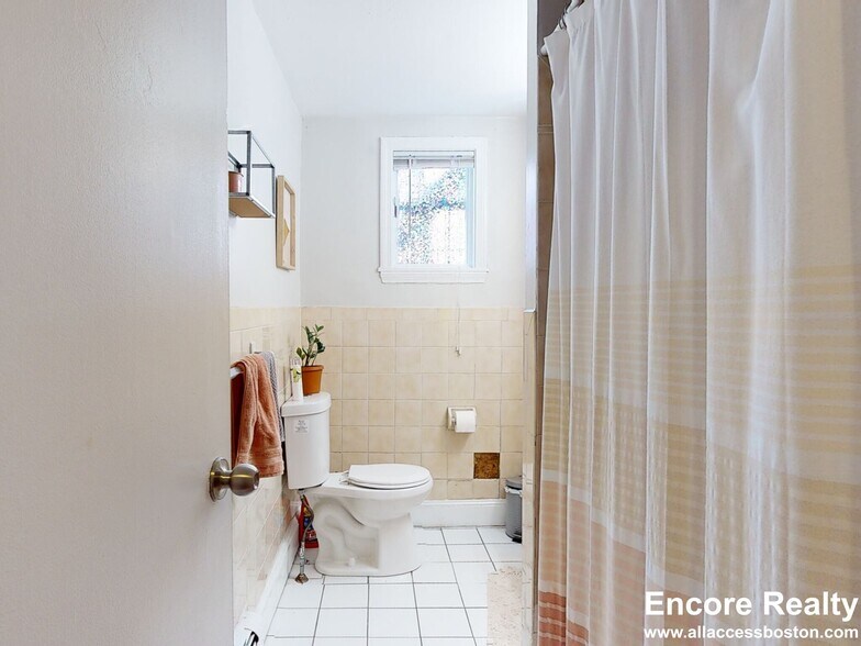 Building Photo - 32 S Huntington Ave