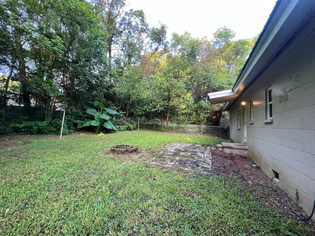 Building Photo - 1655 Sharkey St