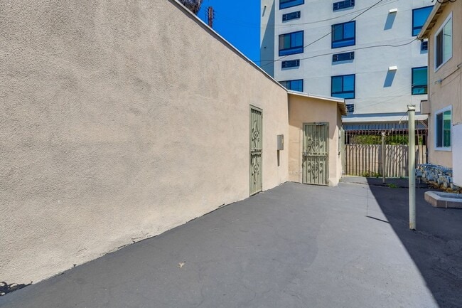 Building Photo - 4111 Somerset Dr