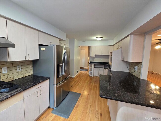 Building Photo - 2310 Cumberland Dr