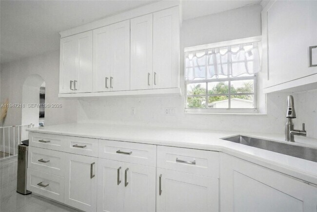 Building Photo - 10731 SW 51st Dr