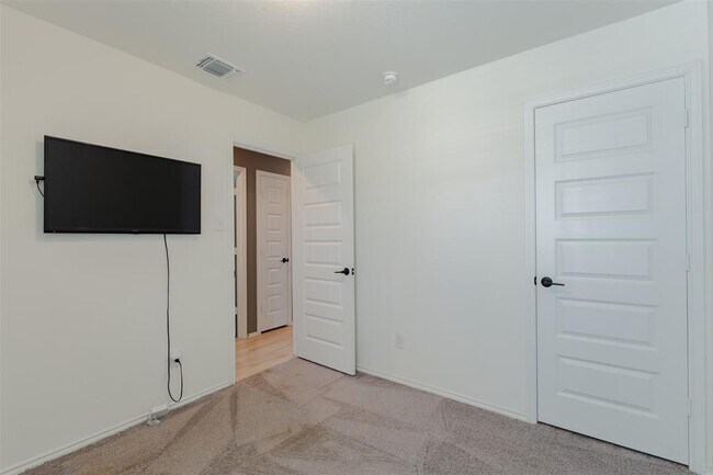 Building Photo - 308 McLintock Rd