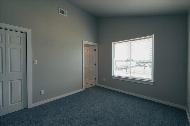 Building Photo - 108 Sandy Oaks Loop