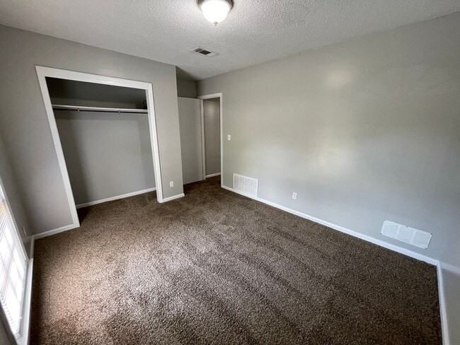 Building Photo - Ranch 3-Bedroom home !!
