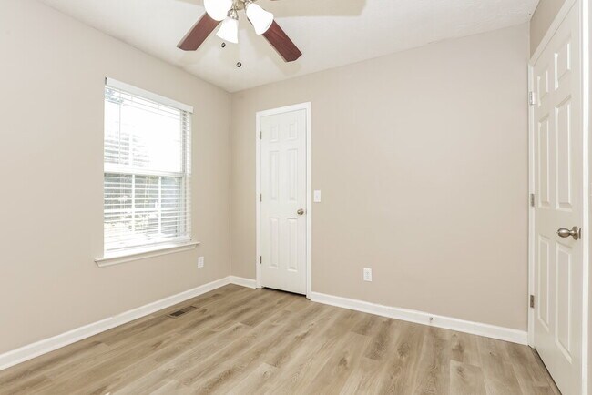 Building Photo - 1106 Lillian Ct