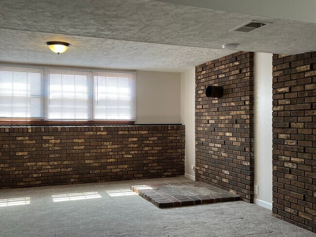 Building Photo - Great 3 Bedroom!!