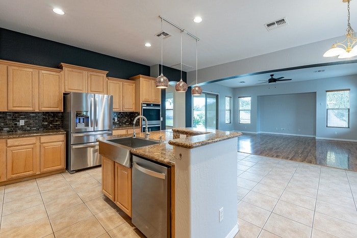 Building Photo - 13354 W San Miguel Ave