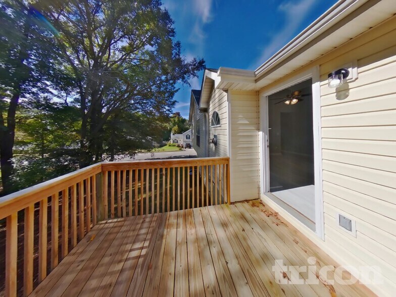 Building Photo - 262 Village Dr