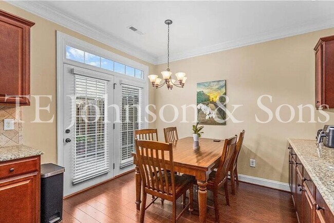 Building Photo - Beautiful 2 Bedroom Townhome with Bonus Room, Garage, and High End Finishes