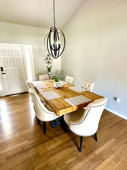 Building Photo - 579 McIntosh Rd