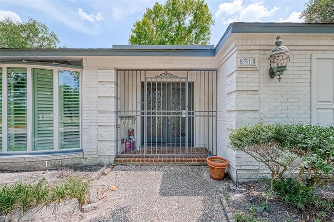 Building Photo - 5319 S Braeswood Blvd