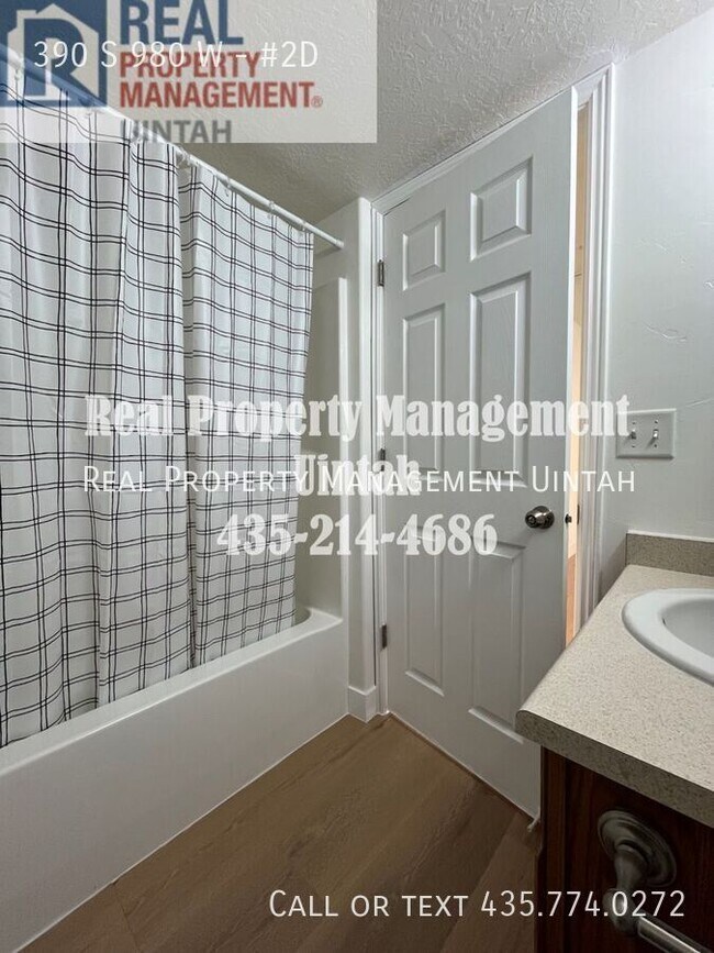 Building Photo - 390 980