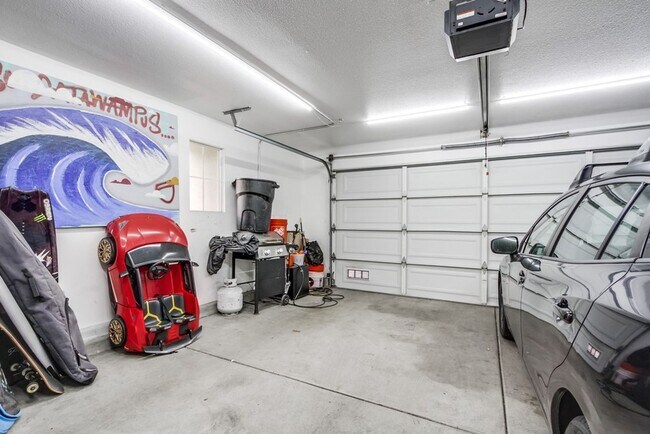 Building Photo - Spacious 3 Bed / 3 Bath Townhome with 2-Car Garage in Gated San Marcos Community