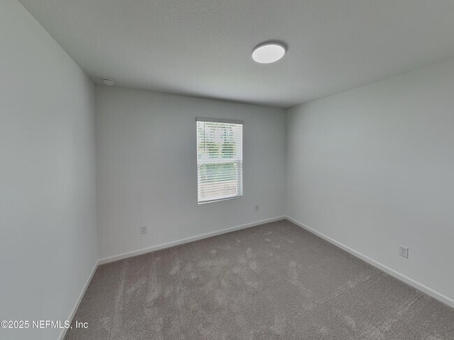 Building Photo - 610 Holly Lks Dr