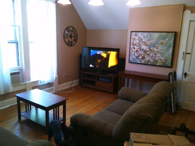 Building Photo - 1101 Tippecanoe St