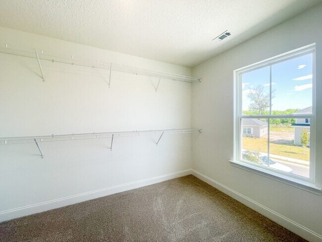 Building Photo - 549 Meloney Dr