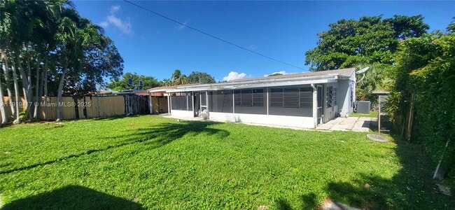 Building Photo - 1310 NE 143rd St