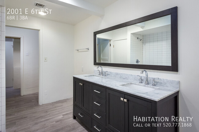 Building Photo - Sam Hughes, Spacious 6Bed/3Ba Home near th...