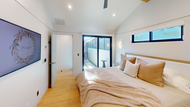 Building Photo - Elevated Living Fully Furnished