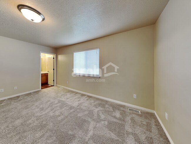 Building Photo - 2313 E 1450 S