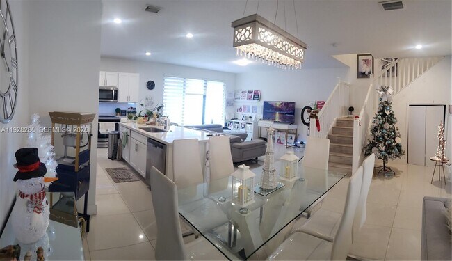 Building Photo - 2414 SW 145th Pl