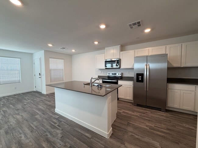 Building Photo - 925 Violet Heron St