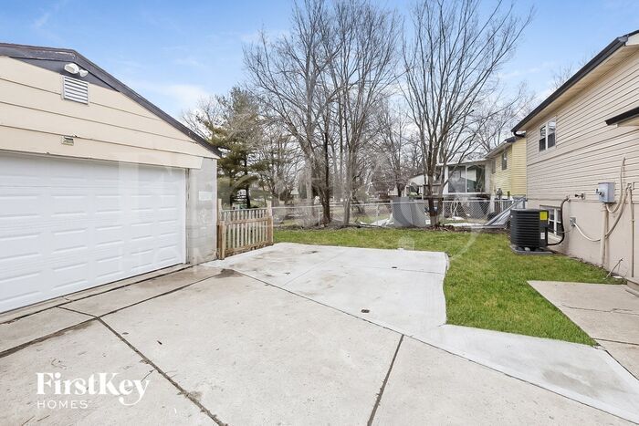 Building Photo - 3545 Malabar St