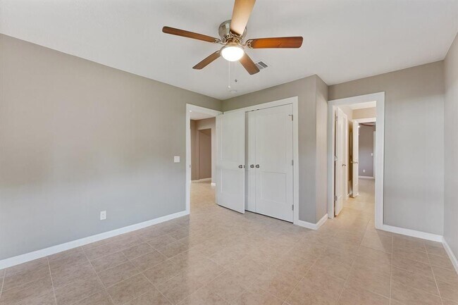 Building Photo - 11 Whittier Dr