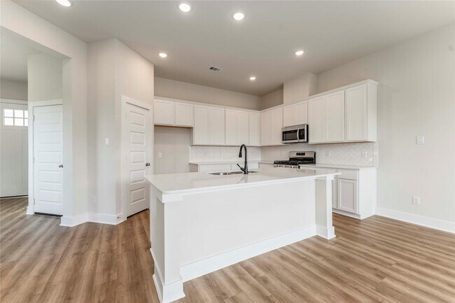 Building Photo - 13437 Sun Cay Dr