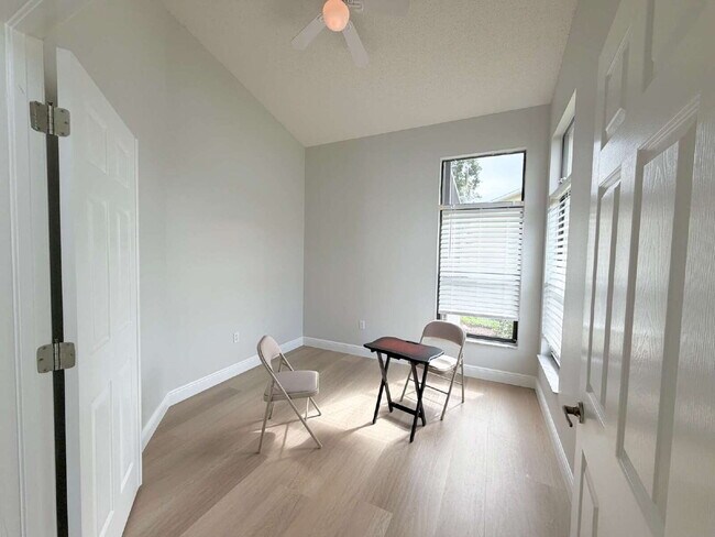 Building Photo - 6240 Fairskies Dr