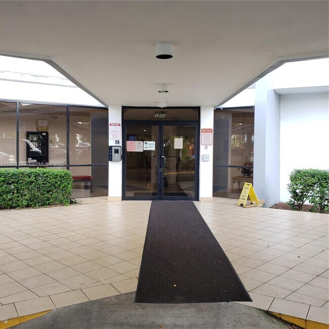 Building Photo - 1200 NE Miami Gardens Dr