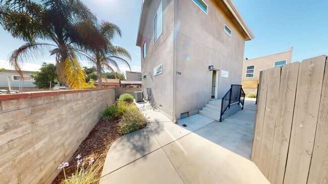 Building Photo - 4BD/2BA with designated yard space!