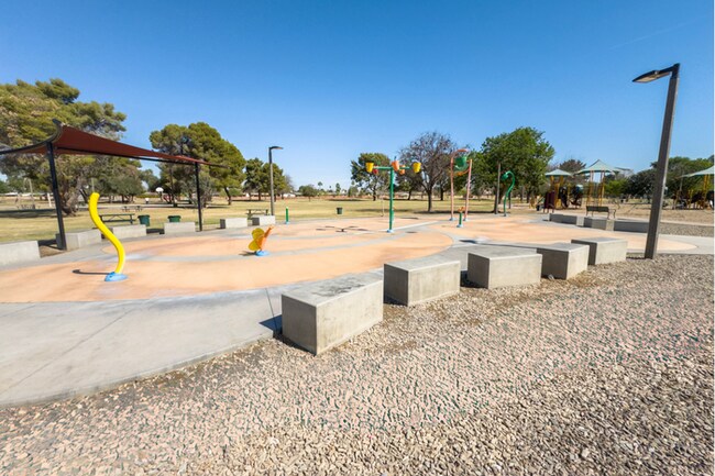 Building Photo - 2Bed/1.5Bath Ground Floor Townhouse at Glendale Ave/27th Ave! Ready for Immediate Move-In! -- GAR...