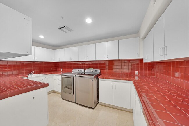 Building Photo - 30 Ritz Cove Dr